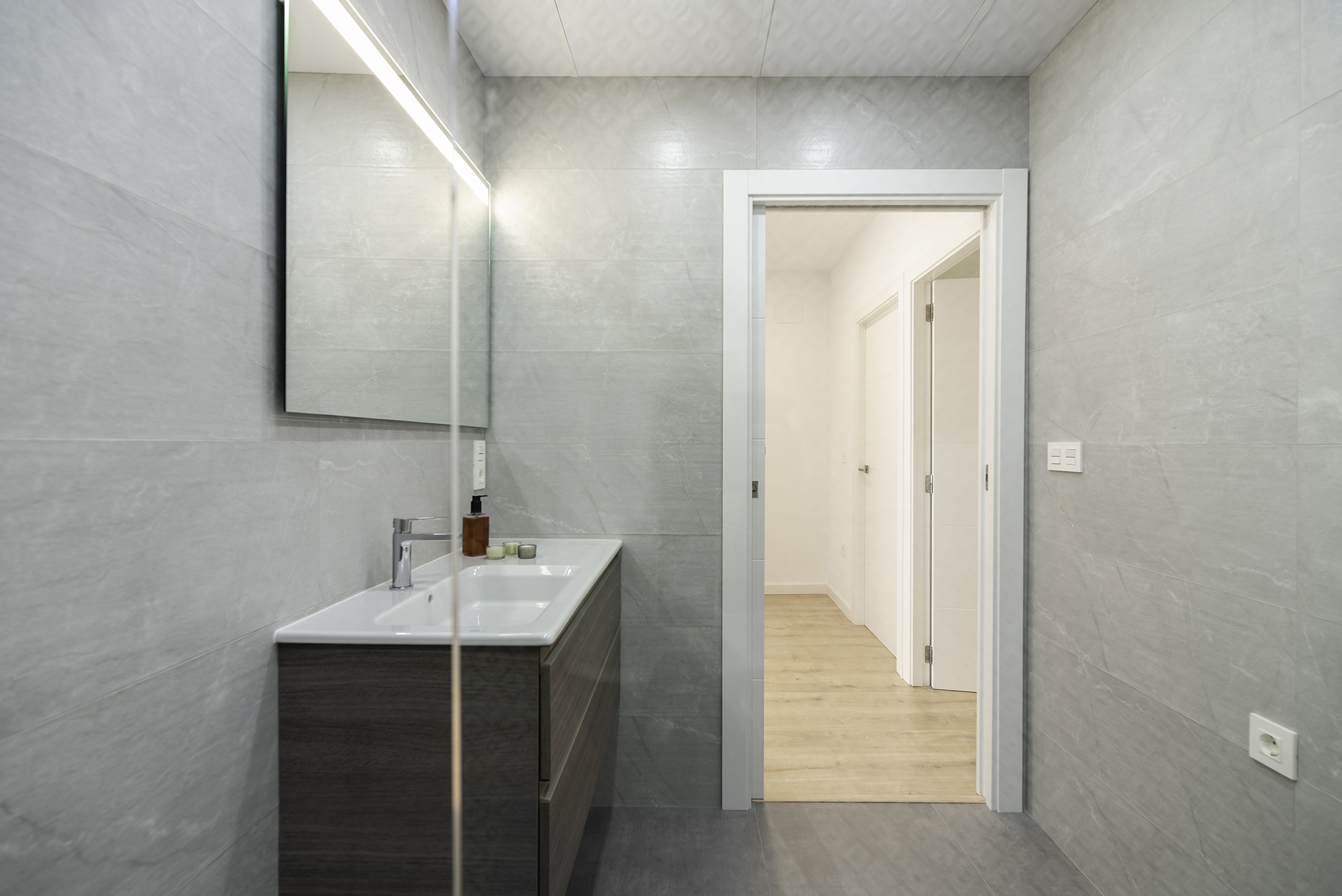 Grey Crest esvibar arquitectes baño ceramica proyecto reforma integral