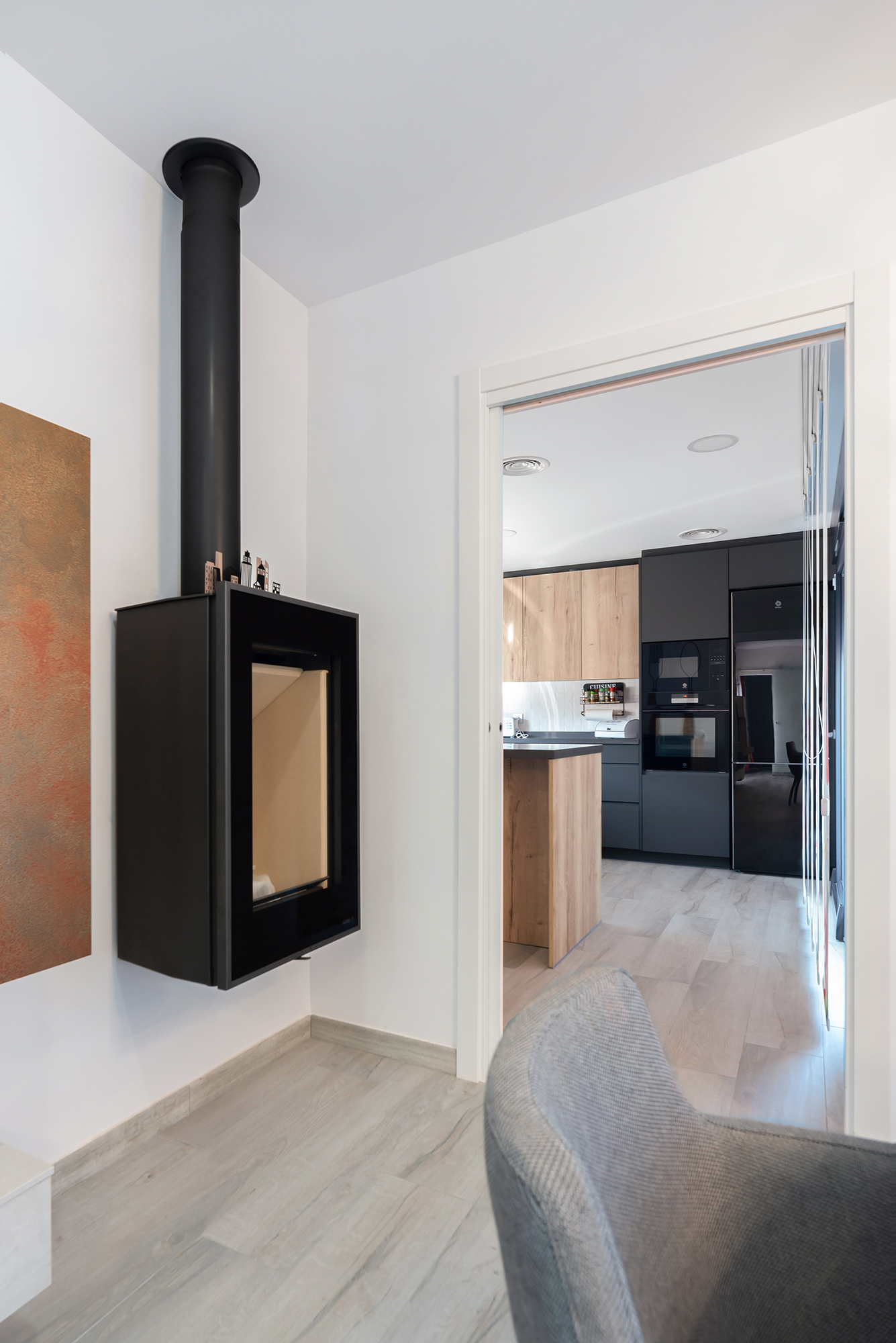 Villa Luca esvibar arquitectes detalles diseño vivienda nueva proyectos chimenea flotante pellet