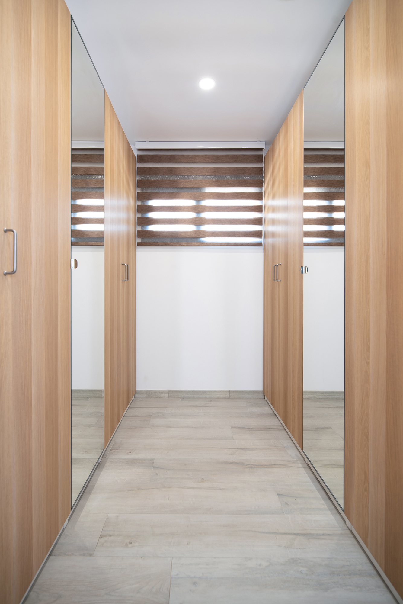 Villa Luca esvibar arquitectes detalles diseño vivienda nueva proyectos vestidor suite