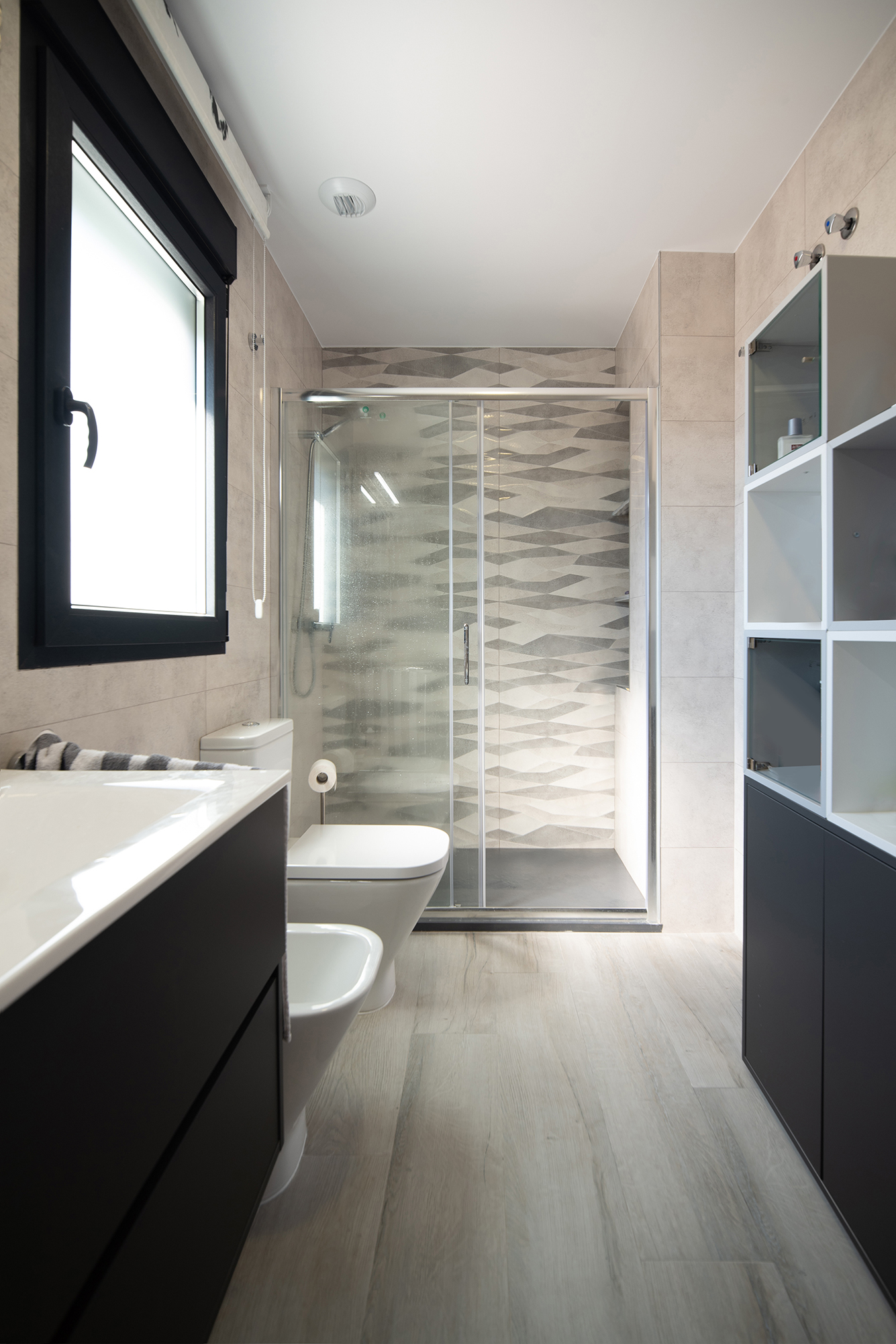 Villa Luca esvibar arquitectes detalles diseño vivienda nueva proyectos baño ducha suite