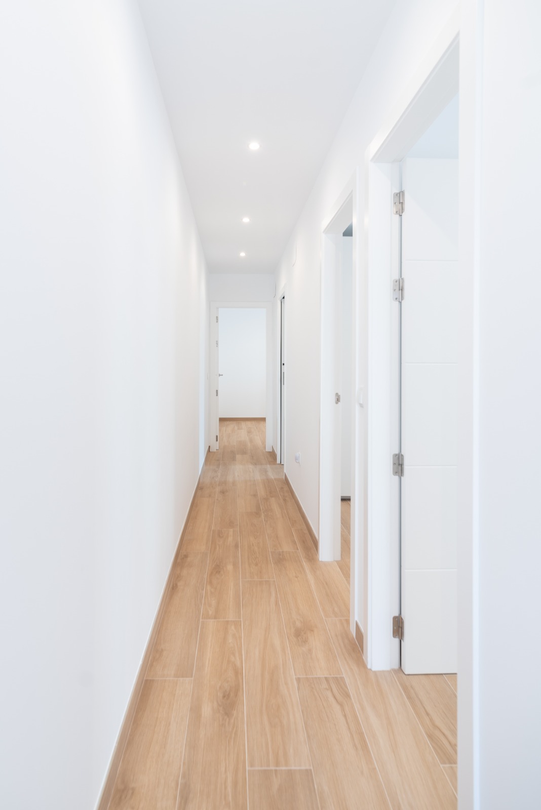 esvibar arquitetes ca alex unifamiliar proyecto obra nueva casa prefabricada interior cocina distribuidor 01