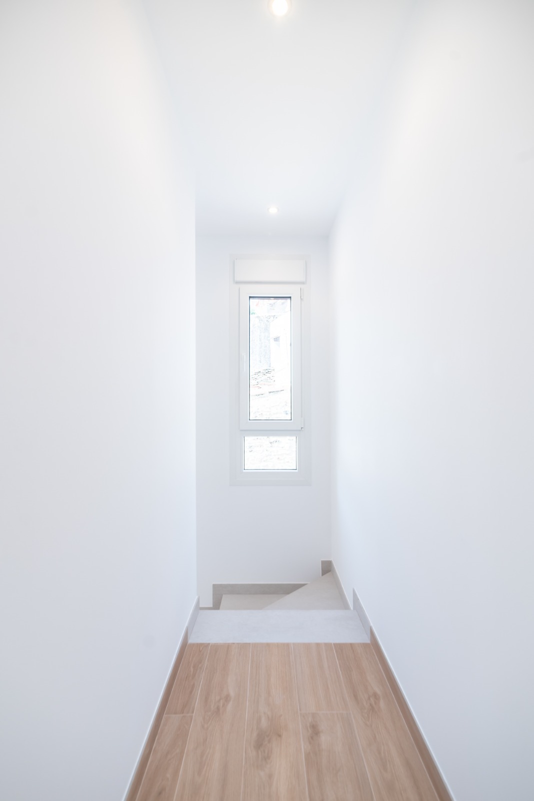 esvibar arquitetes ca alex unifamiliar proyecto obra nueva casa prefabricada interior cocina distribuidor 03