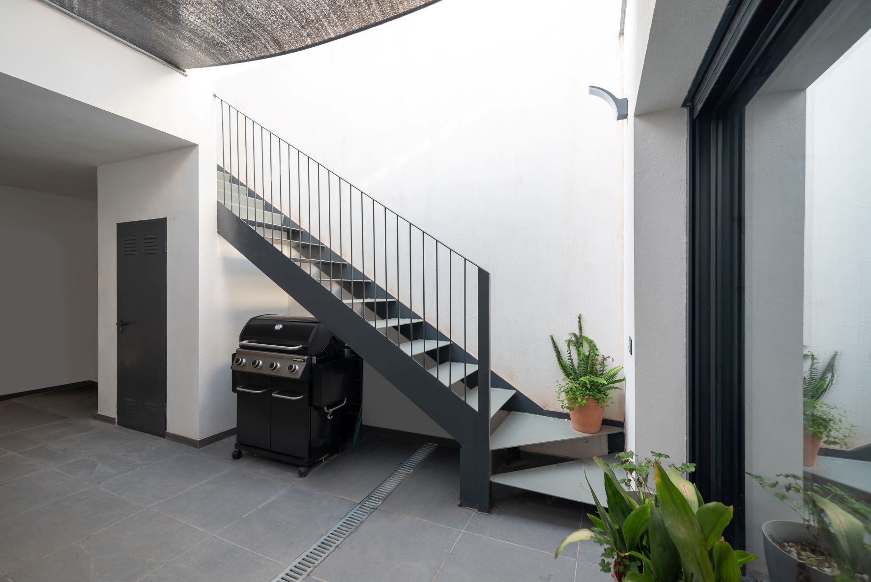 esvibar arquitectes reforma integral patio escalera