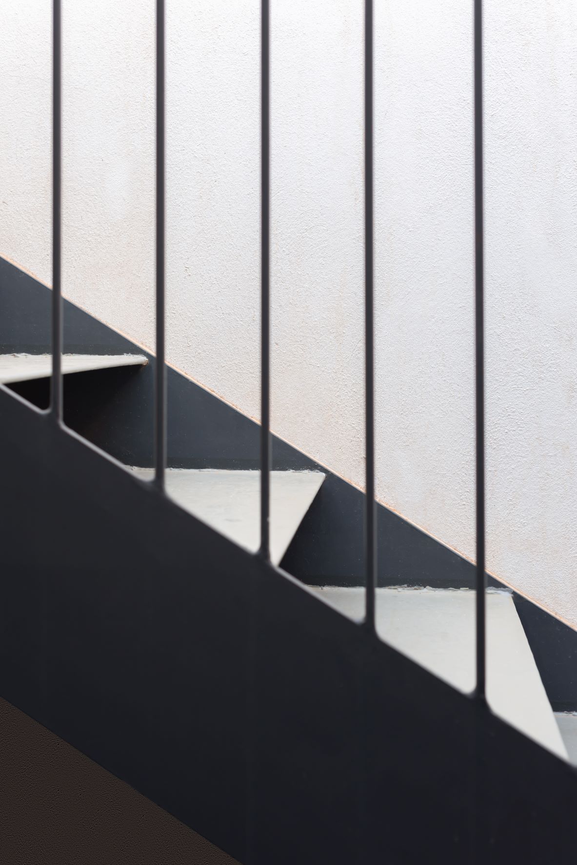 esvibar arquitectes reforma integral detalles diseñados a medida escalera metalica